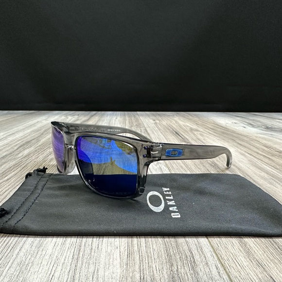 Oakley Holbrook Polarized Sunglasses Blue Lenses 55mm | Brand New - Picture 1 of 8
